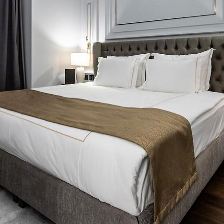Xheko Imperial Luxury Hotel & Spa Tirana Exterior photo A bed runner