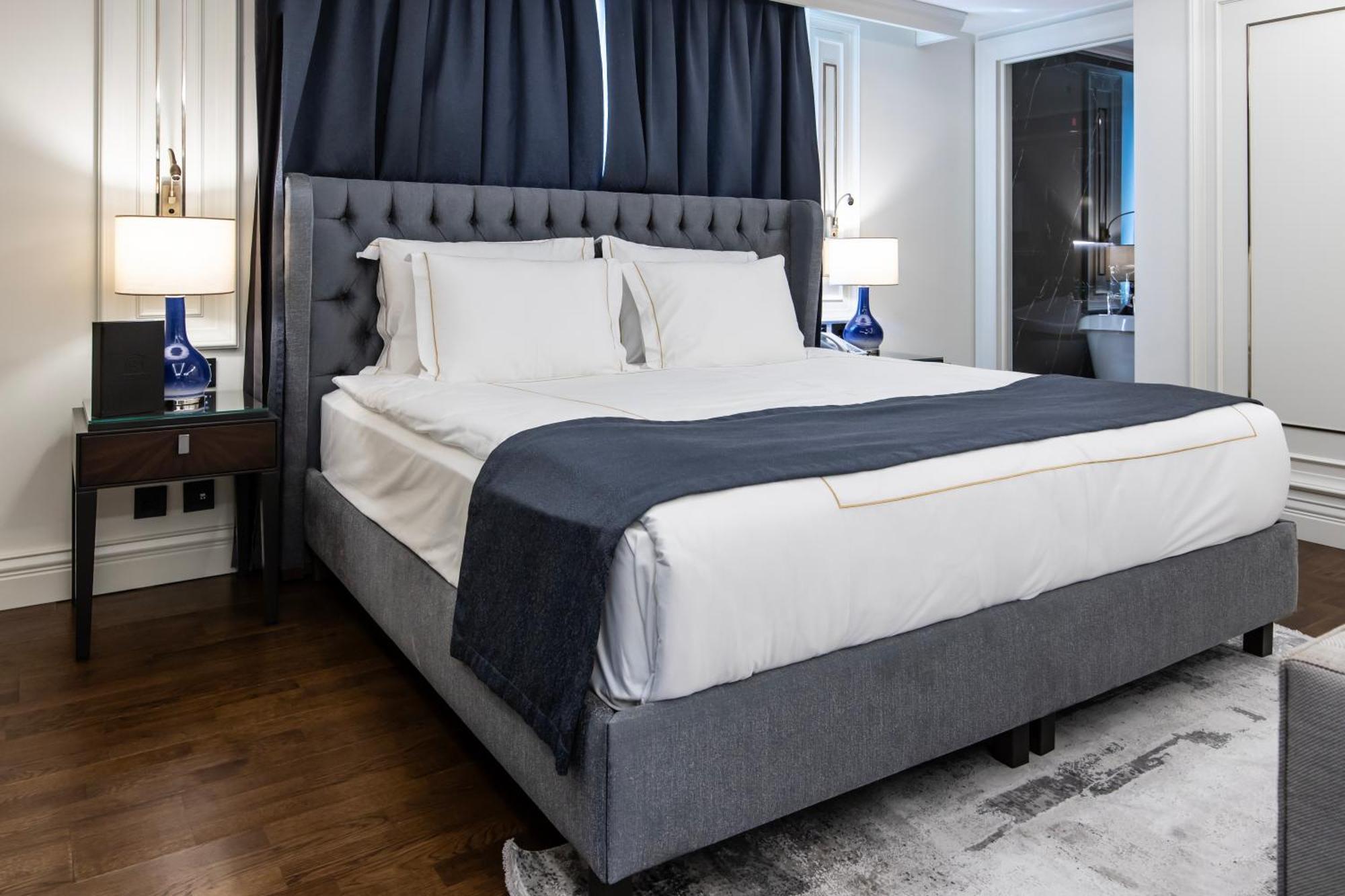 Xheko Imperial Luxury Hotel & Spa Tirana Exterior photo A bed