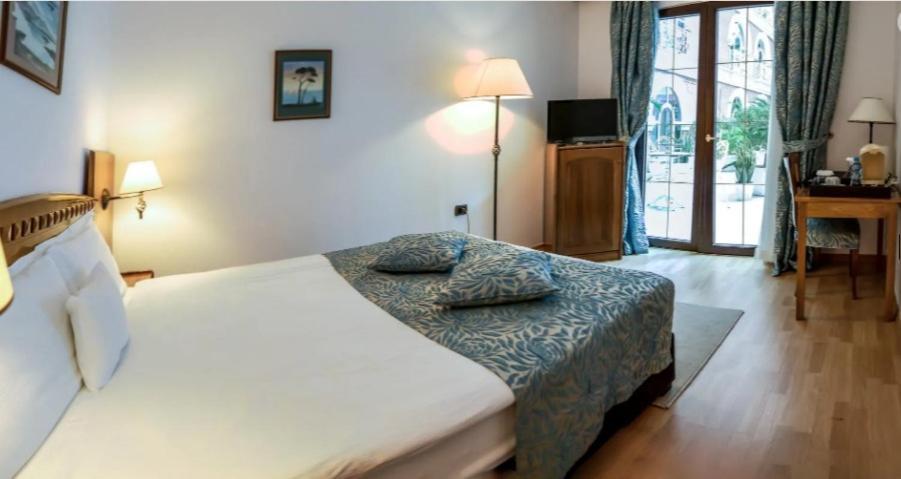 Xheko Imperial Luxury Hotel & Spa Tirana Exterior photo A room at the hotel