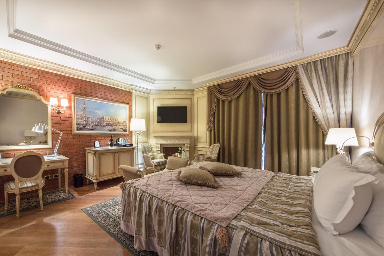 Xheko Imperial Luxury Hotel & Spa Tirana Exterior photo A bedroom at the hotel