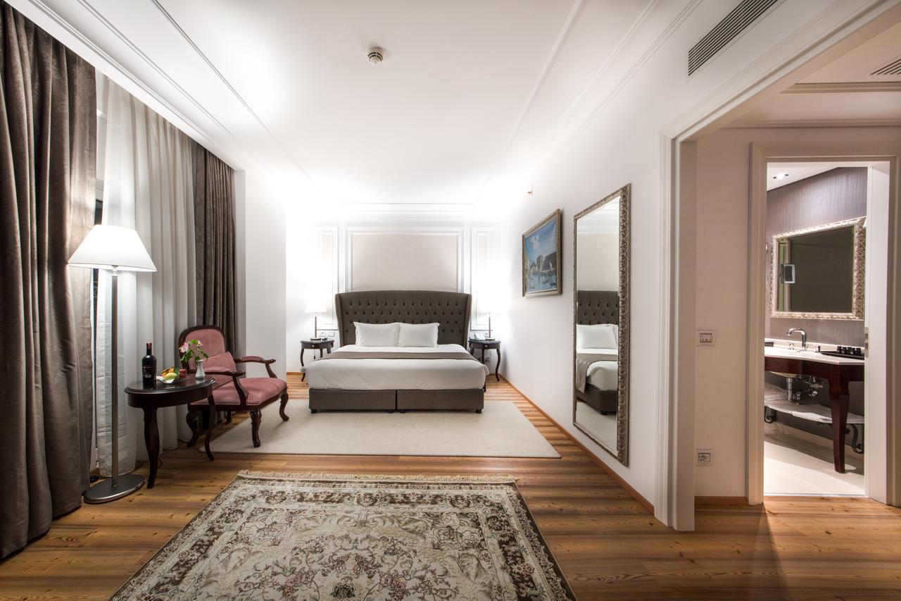 Xheko Imperial Luxury Hotel & Spa Tirana Exterior photo A bedroom at the hotel